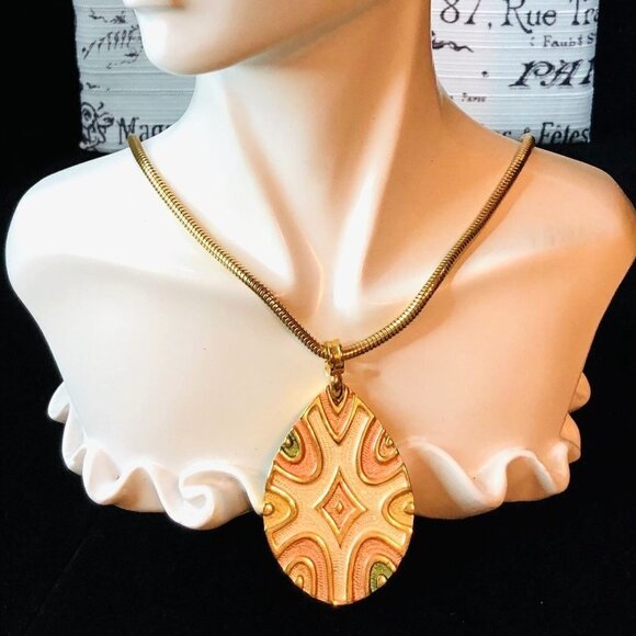 Vintage 1970s Era Unsigned Eisenberg Enamel Pendant Gold Tone Necklace - Picture 2 of 3